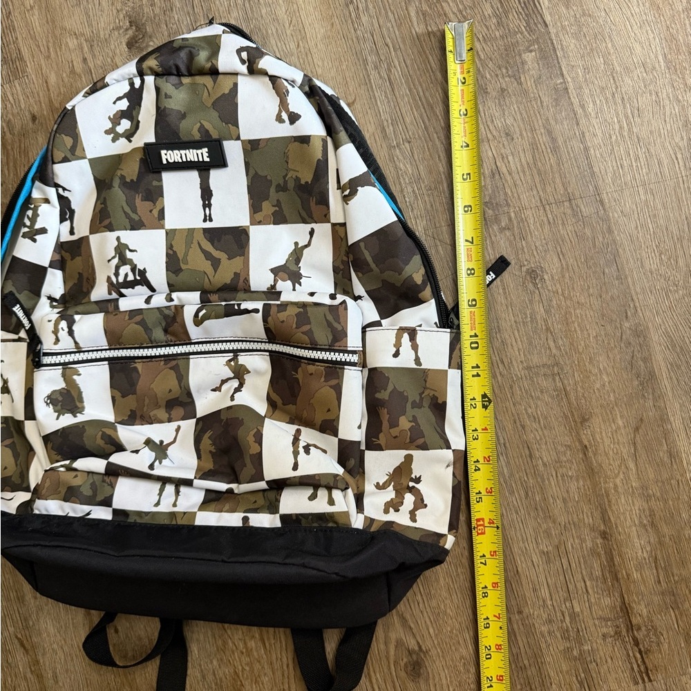 Fortnite Backpack - Picture 5 of 13